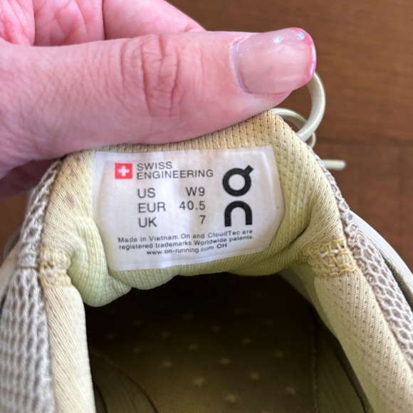 green on cloud tennis shoes - Picture 6 of 10